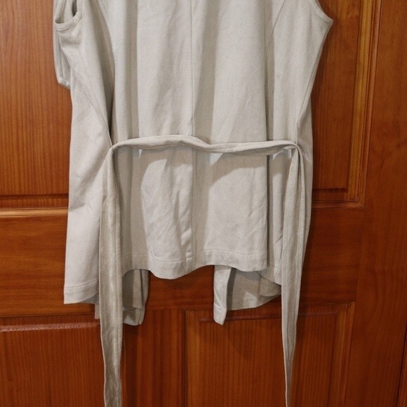 Juicy Couture Faux Suade Vest Tan Belted Open Front NWT LG - Picture 4 of 11